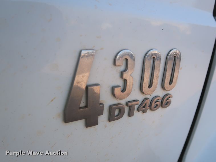 image for item HJ9401 2004 International 4300  flatbed truck