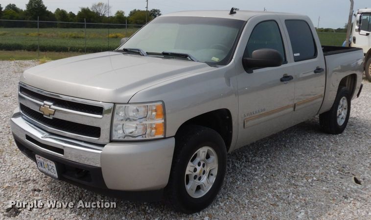 image for item HJ9681 2009 Chevrolet Silverado 1500  Crew Cab pickup truck