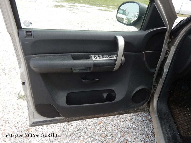 image for item HJ9681 2009 Chevrolet Silverado 1500  Crew Cab pickup truck