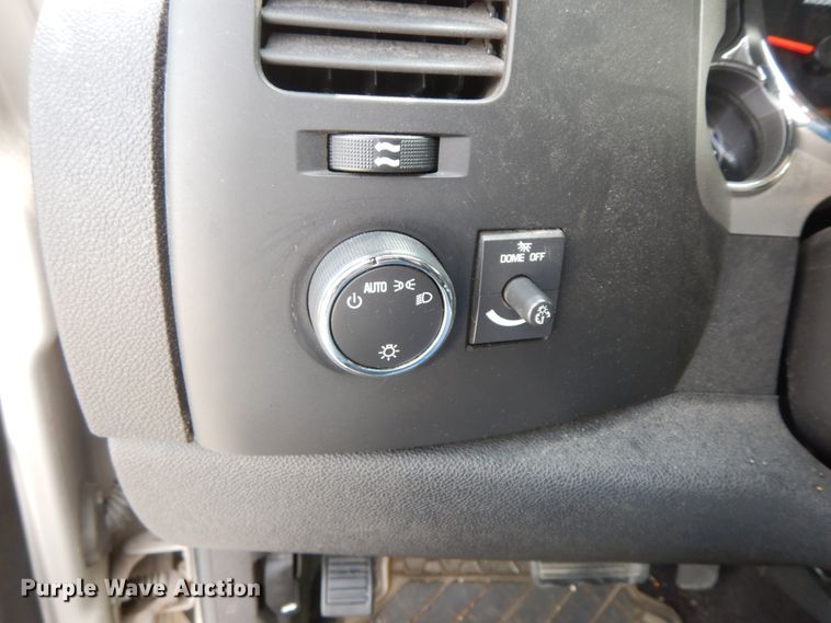 image for item HJ9681 2009 Chevrolet Silverado 1500  Crew Cab pickup truck