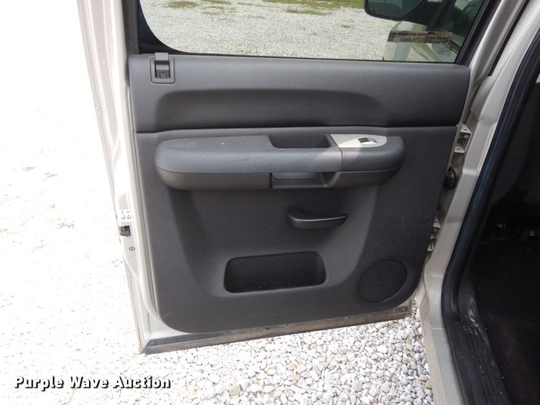 image for item HJ9681 2009 Chevrolet Silverado 1500  Crew Cab pickup truck