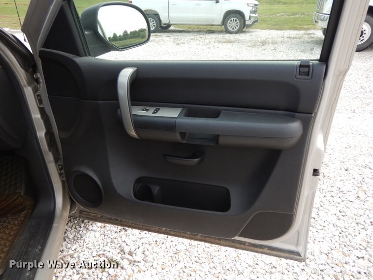 image for item HJ9681 2009 Chevrolet Silverado 1500  Crew Cab pickup truck