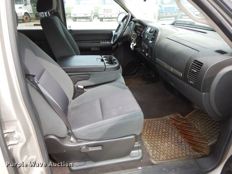 image for item HJ9681 2009 Chevrolet Silverado 1500  Crew Cab pickup truck