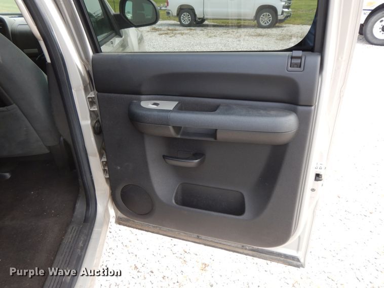 image for item HJ9681 2009 Chevrolet Silverado 1500  Crew Cab pickup truck