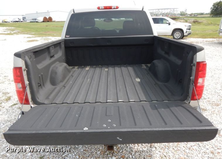 image for item HJ9681 2009 Chevrolet Silverado 1500  Crew Cab pickup truck