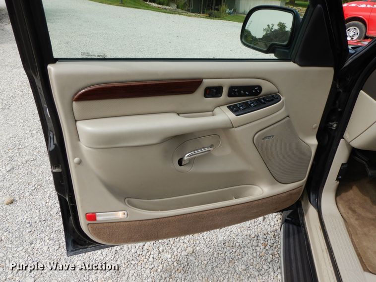 image for item HJ9686 2004 Cadillac Escalade  SUV