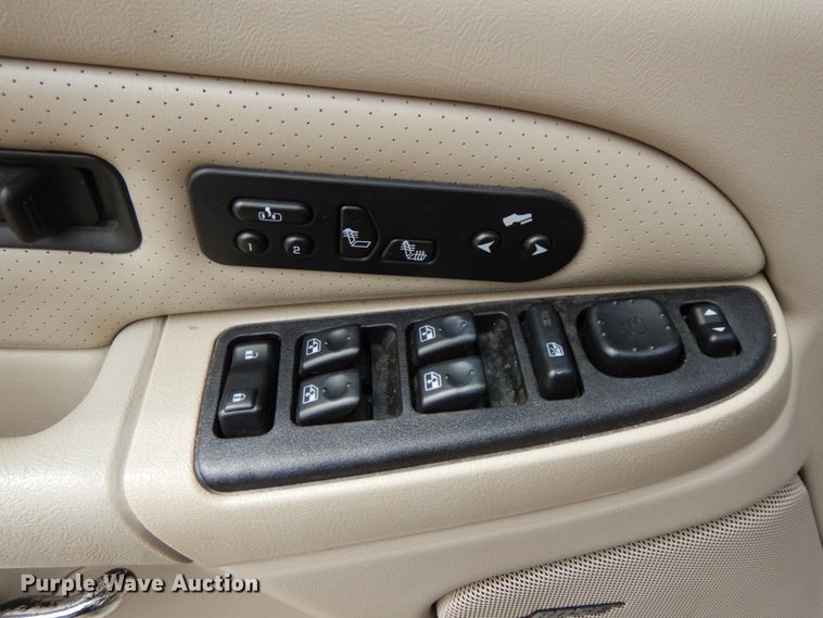 image for item HJ9686 2004 Cadillac Escalade  SUV