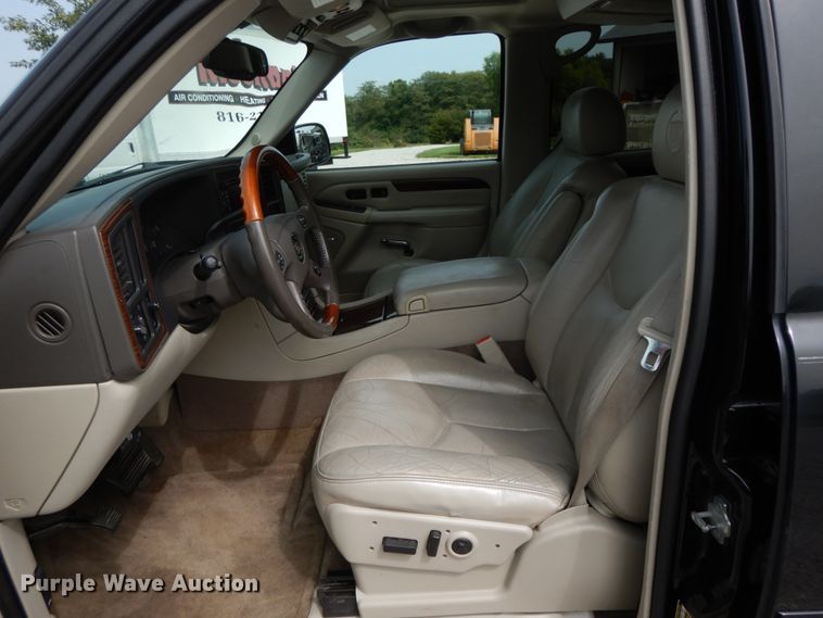 image for item HJ9686 2004 Cadillac Escalade  SUV