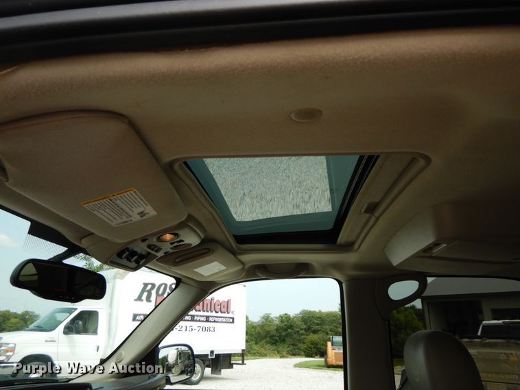 image for item HJ9686 2004 Cadillac Escalade  SUV