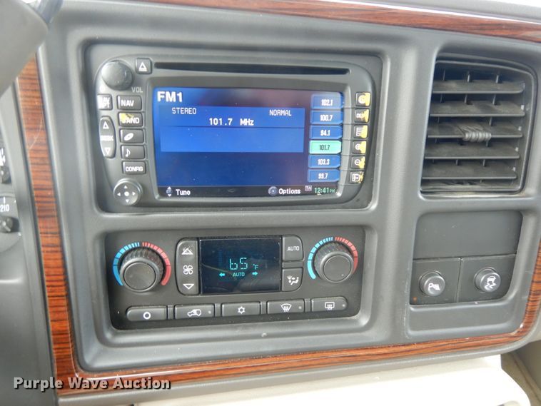 image for item HJ9686 2004 Cadillac Escalade  SUV