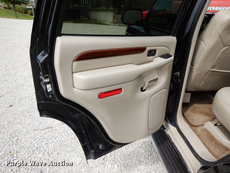 image for item HJ9686 2004 Cadillac Escalade  SUV