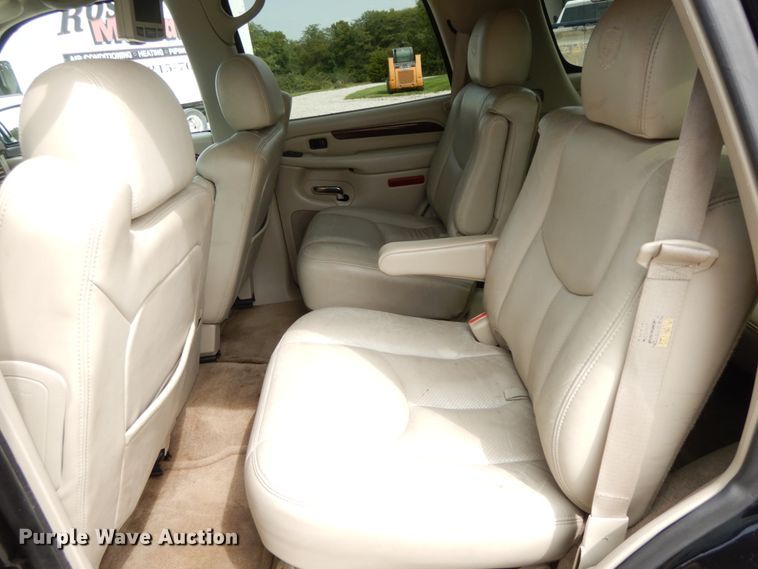 image for item HJ9686 2004 Cadillac Escalade  SUV