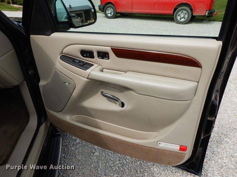 image for item HJ9686 2004 Cadillac Escalade  SUV