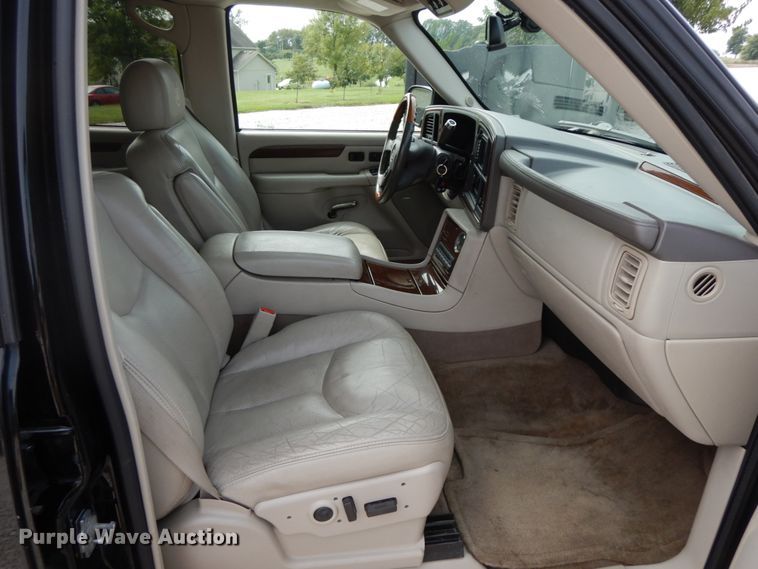image for item HJ9686 2004 Cadillac Escalade  SUV