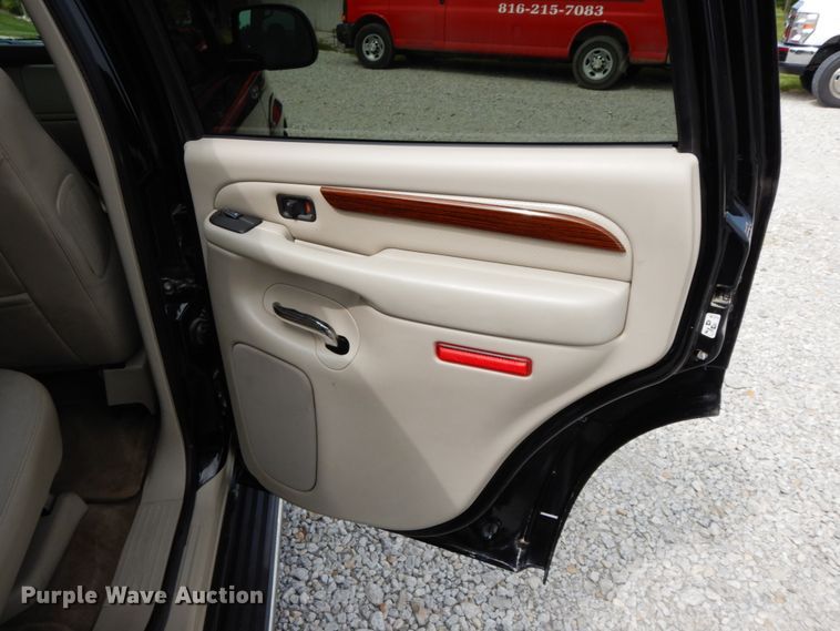 image for item HJ9686 2004 Cadillac Escalade  SUV