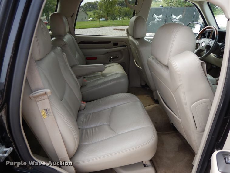 image for item HJ9686 2004 Cadillac Escalade  SUV