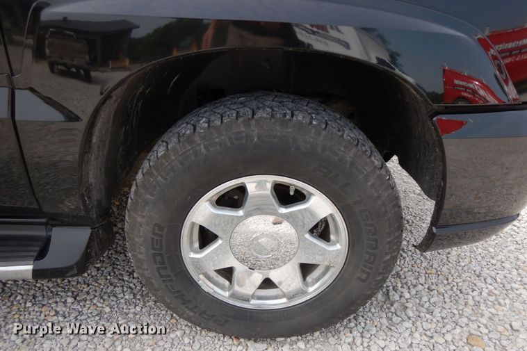 image for item HJ9686 2004 Cadillac Escalade  SUV
