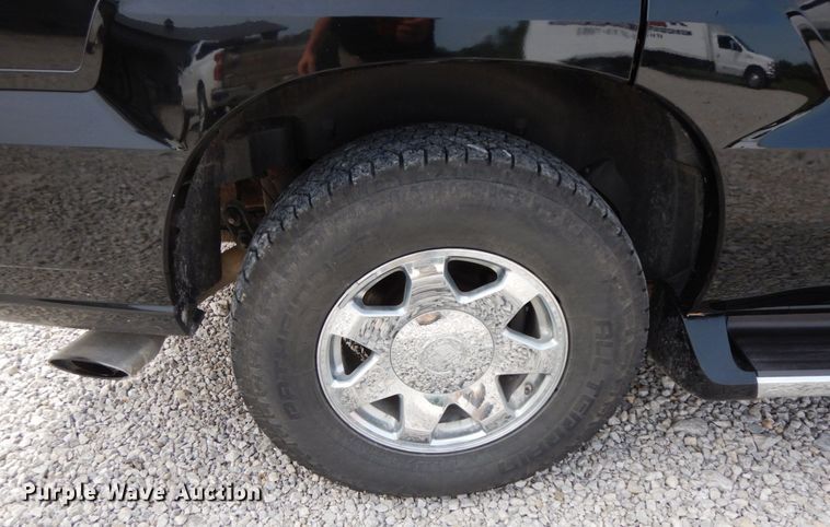 image for item HJ9686 2004 Cadillac Escalade  SUV