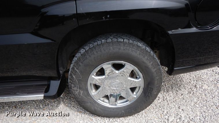 image for item HJ9686 2004 Cadillac Escalade  SUV