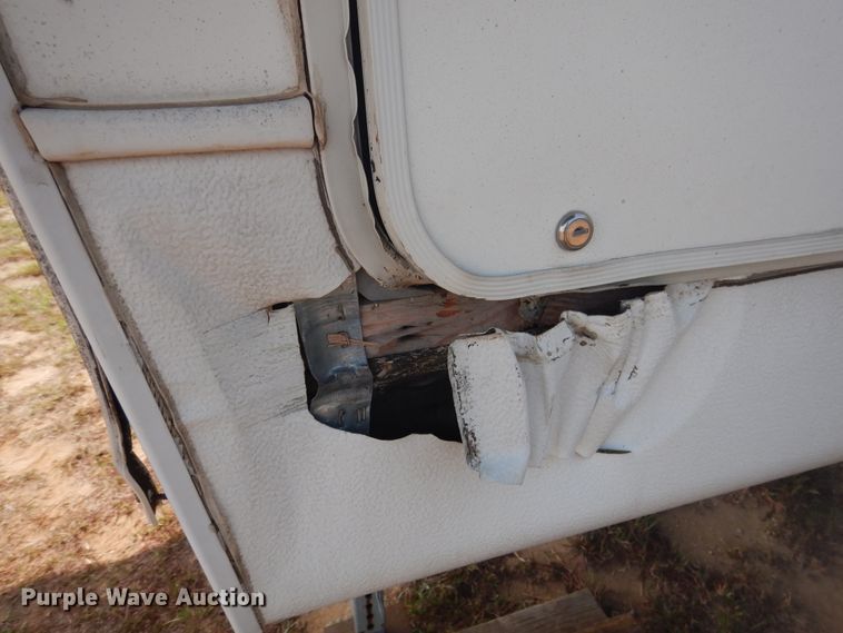 image for item HO9150 1999 Thor Tahoe  camper