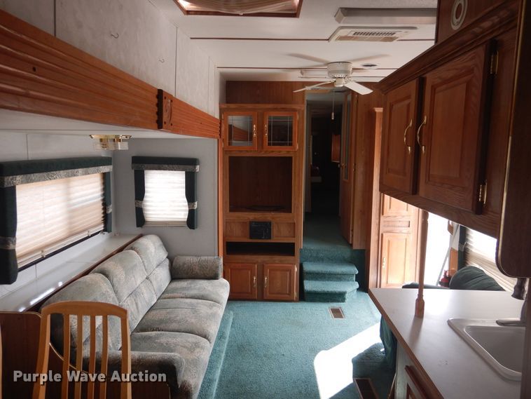 image for item HO9150 1999 Thor Tahoe  camper