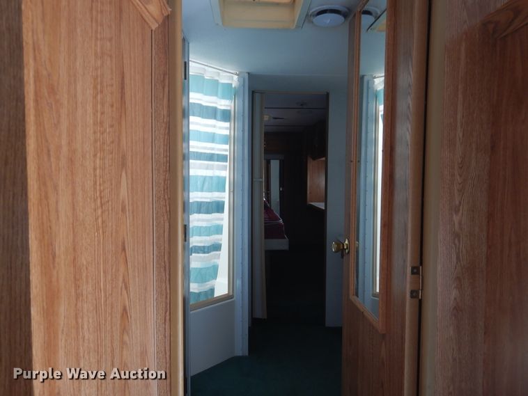 image for item HO9150 1999 Thor Tahoe  camper