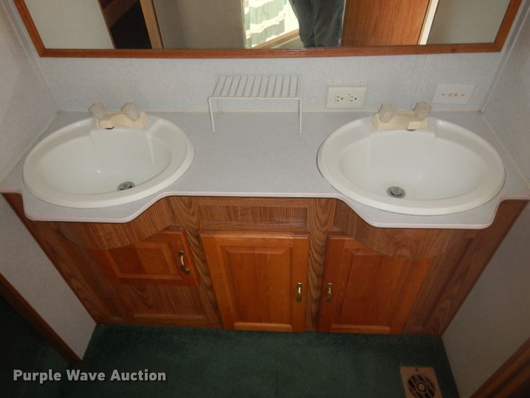 image for item HO9150 1999 Thor Tahoe  camper