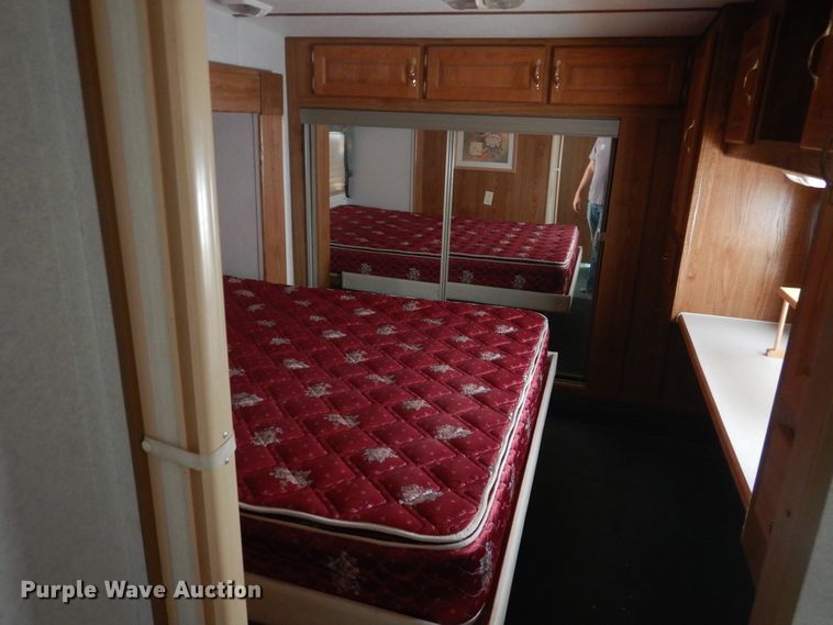 image for item HO9150 1999 Thor Tahoe  camper