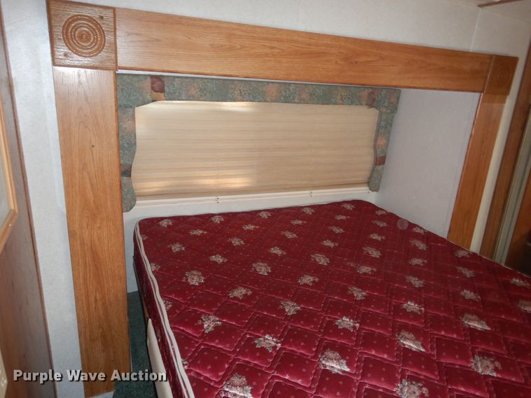 image for item HO9150 1999 Thor Tahoe  camper