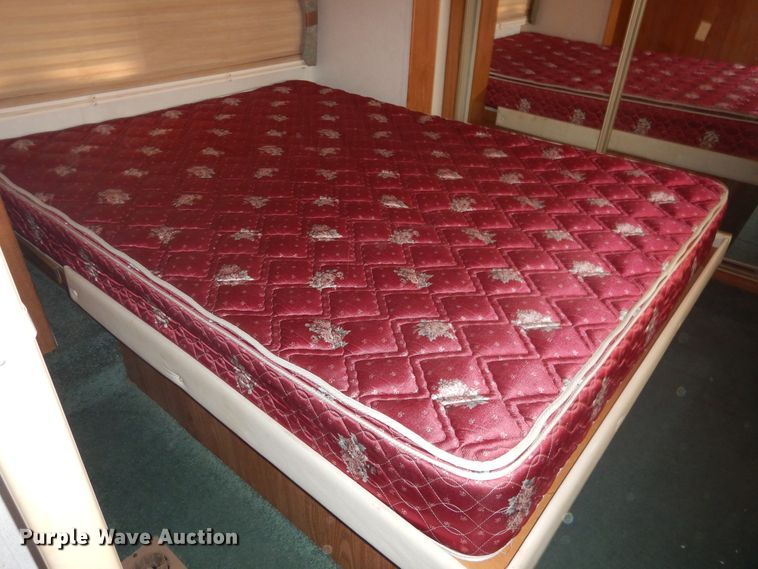 image for item HO9150 1999 Thor Tahoe  camper