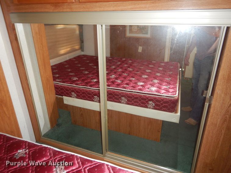 image for item HO9150 1999 Thor Tahoe  camper