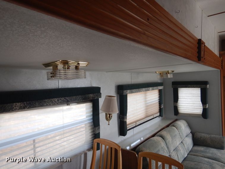 image for item HO9150 1999 Thor Tahoe  camper