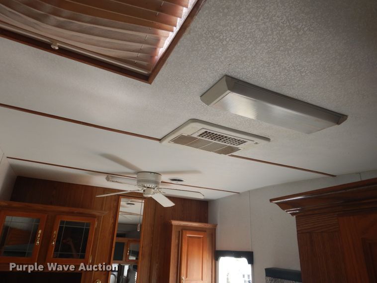 image for item HO9150 1999 Thor Tahoe  camper