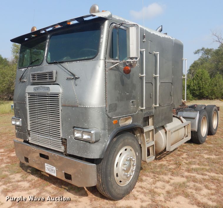 image for item HO9151 1986 Freightliner FLT  semi truck