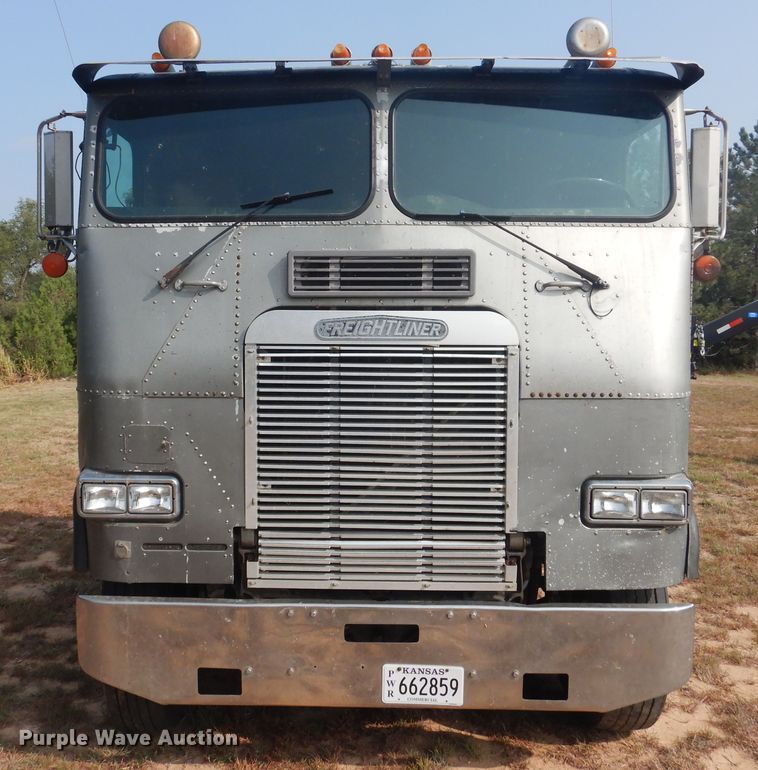 image for item HO9151 1986 Freightliner FLT  semi truck