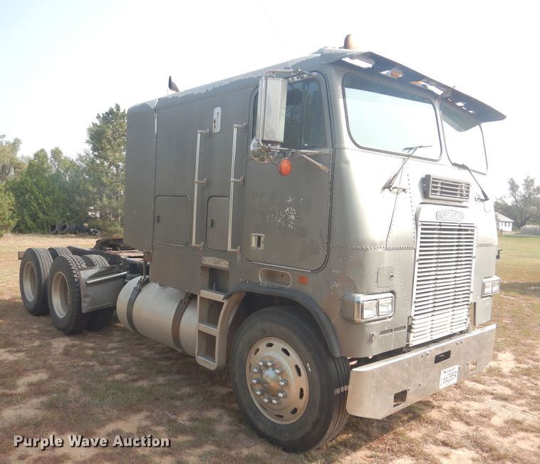 image for item HO9151 1986 Freightliner FLT  semi truck
