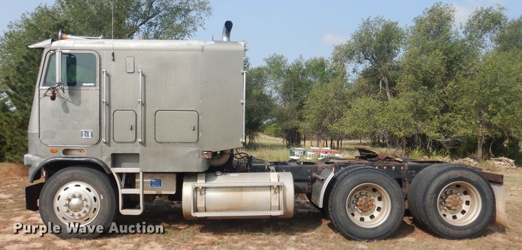 image for item HO9151 1986 Freightliner FLT  semi truck