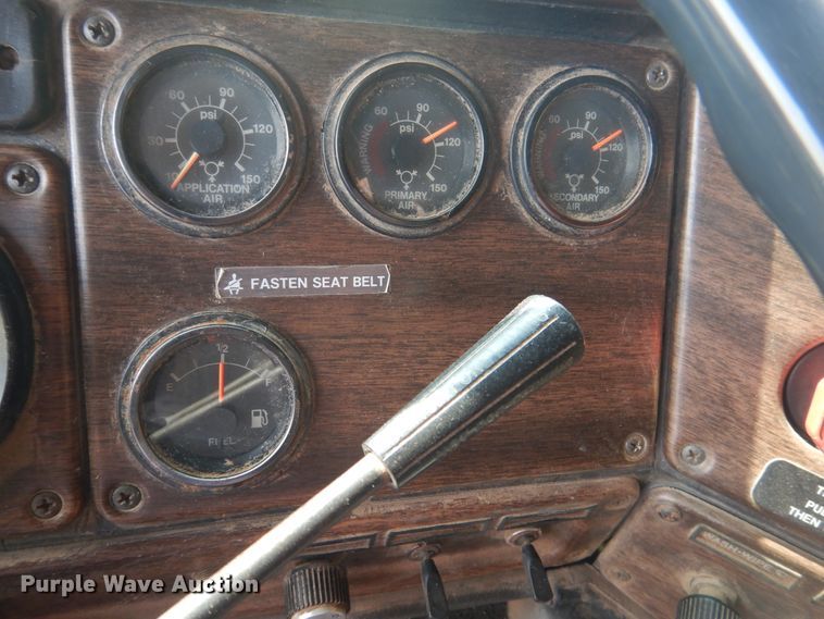 image for item HO9151 1986 Freightliner FLT  semi truck