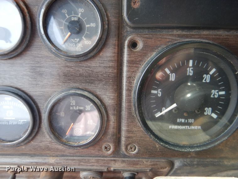 image for item HO9151 1986 Freightliner FLT  semi truck