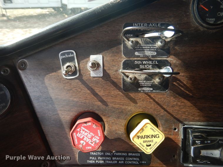 image for item HO9151 1986 Freightliner FLT  semi truck