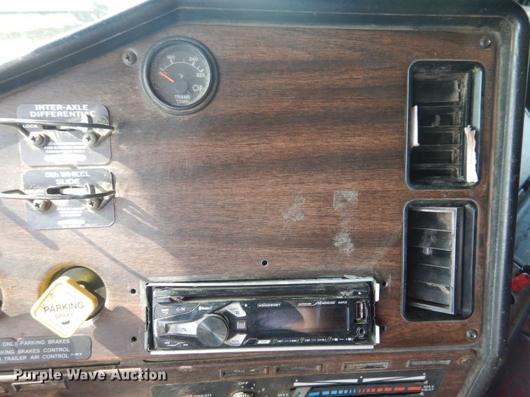 image for item HO9151 1986 Freightliner FLT  semi truck