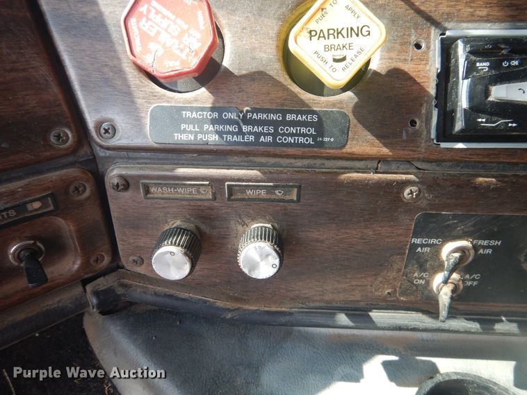 image for item HO9151 1986 Freightliner FLT  semi truck