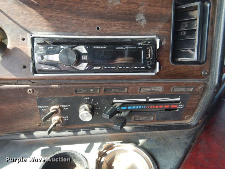 image for item HO9151 1986 Freightliner FLT  semi truck