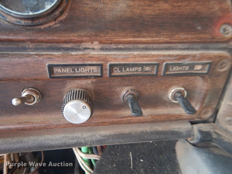 image for item HO9151 1986 Freightliner FLT  semi truck