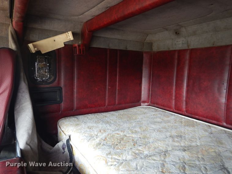 image for item HO9151 1986 Freightliner FLT  semi truck