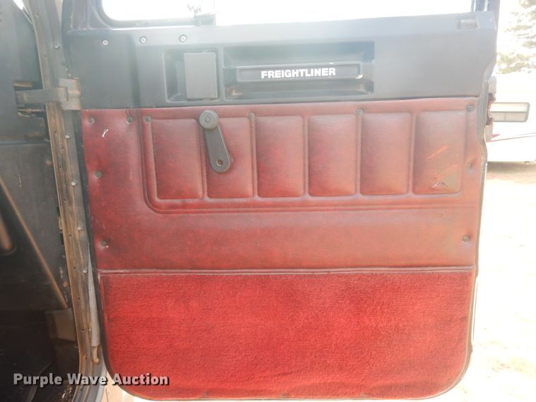 image for item HO9151 1986 Freightliner FLT  semi truck