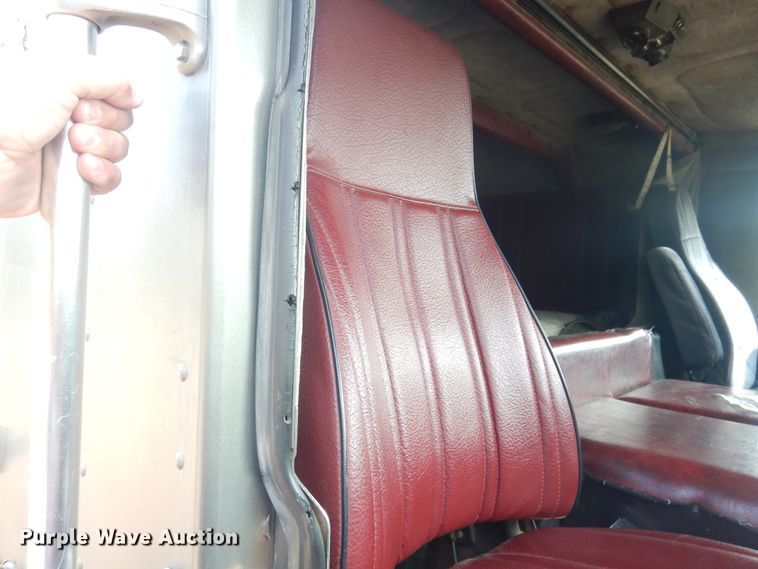 image for item HO9151 1986 Freightliner FLT  semi truck