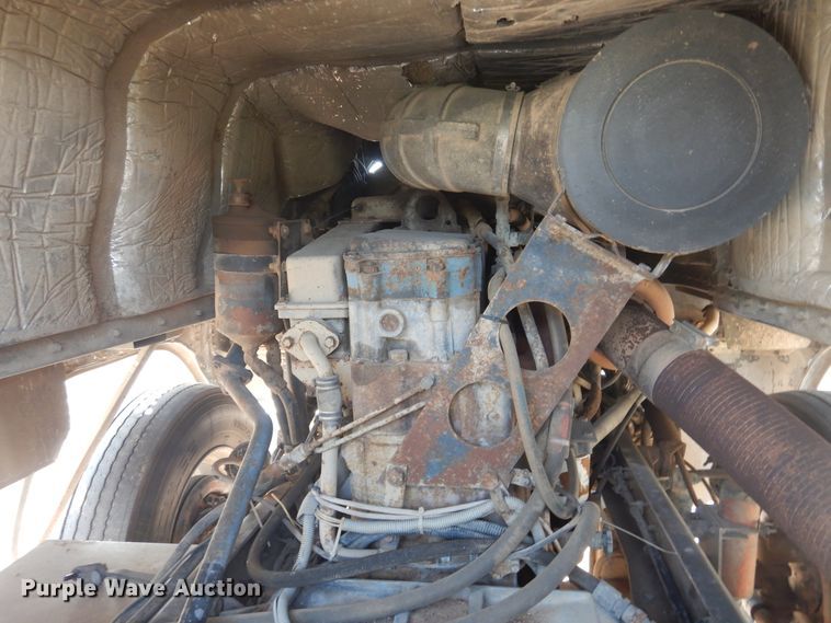 image for item HO9151 1986 Freightliner FLT  semi truck