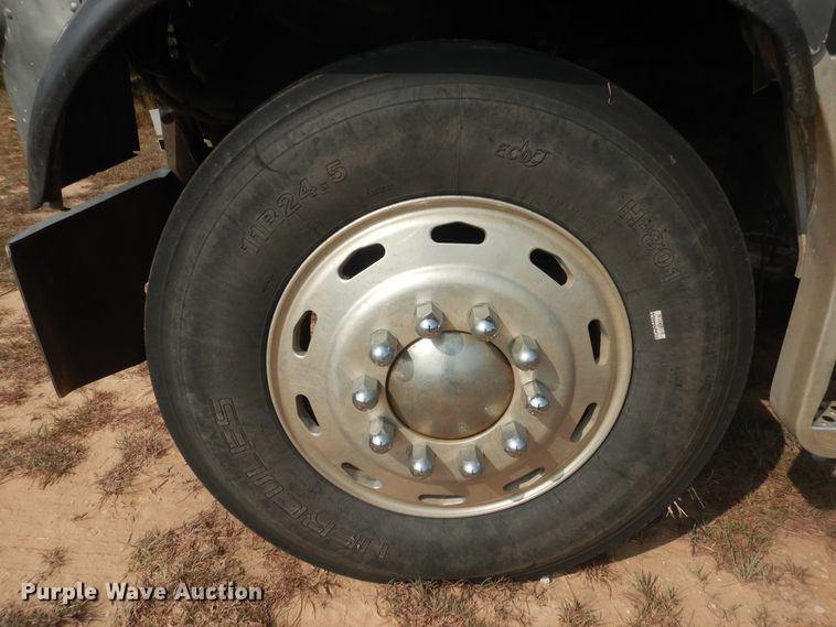 image for item HO9151 1986 Freightliner FLT  semi truck