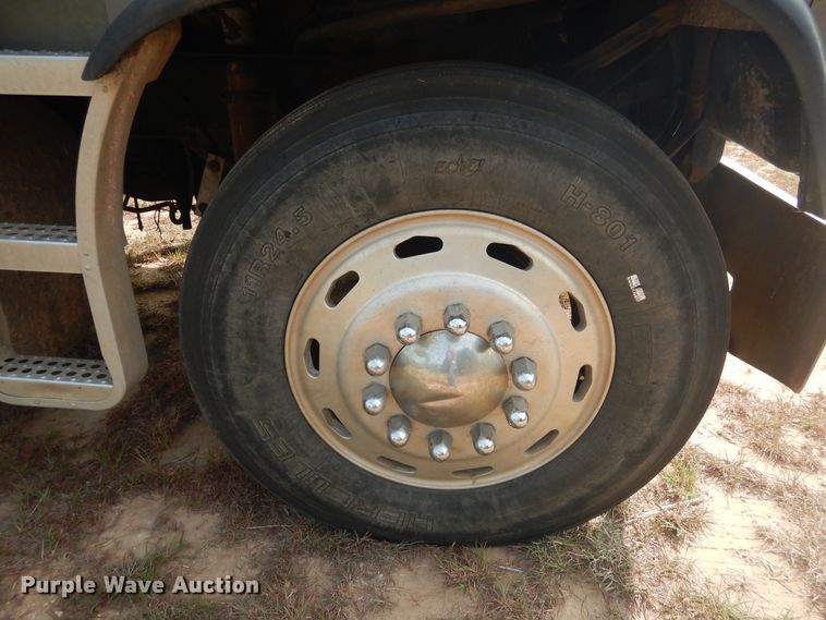 image for item HO9151 1986 Freightliner FLT  semi truck